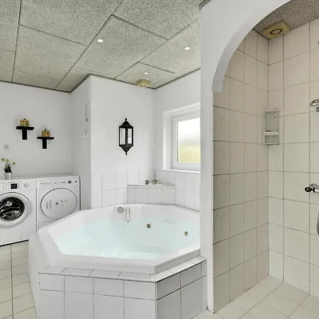4 Bedroom Awesome In Hvide Sande Prázdninový dům Bjerregård
